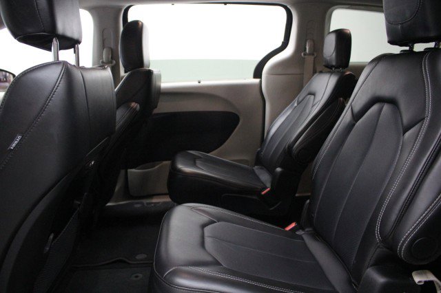Used 2024 Chrysler Pacifica Touring-L image 28