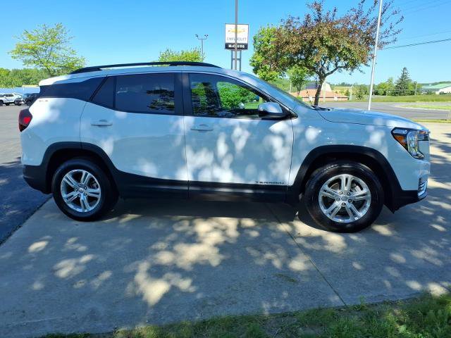 Used 2024 GMC Terrain SLE w/ Driver Convenience Package AWD/4WD image 4