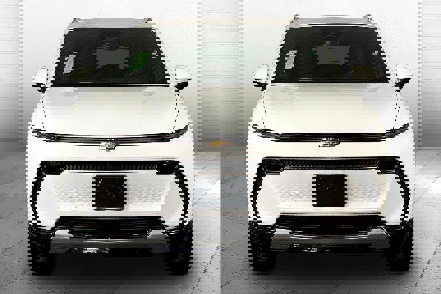 Used 2025 Chevrolet Equinox EV LT FWD image 2