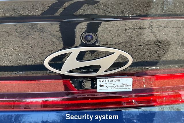 New 2025 Hyundai Elantra SEL image 18