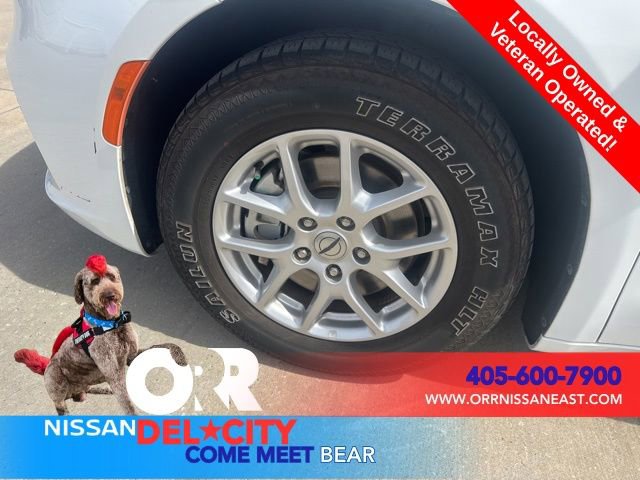 Used 2023 Chrysler Pacifica Touring-L image 9