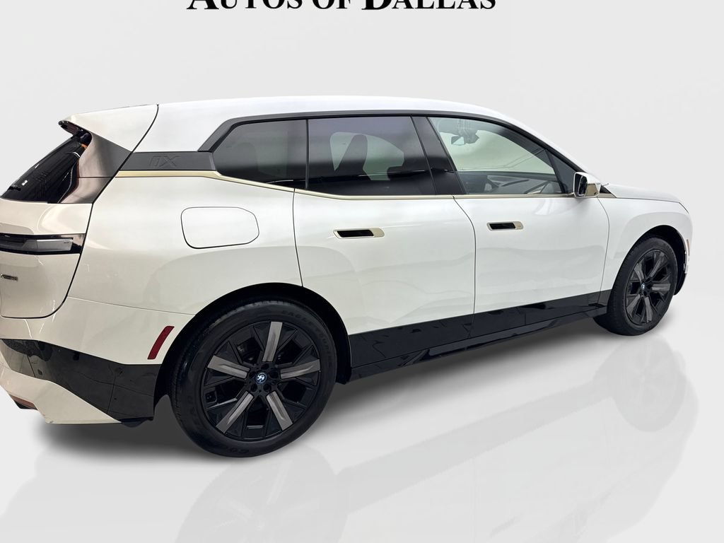 Used 2024 BMW iX xDrive50 w/ Premium Package AWD/4WD image 11