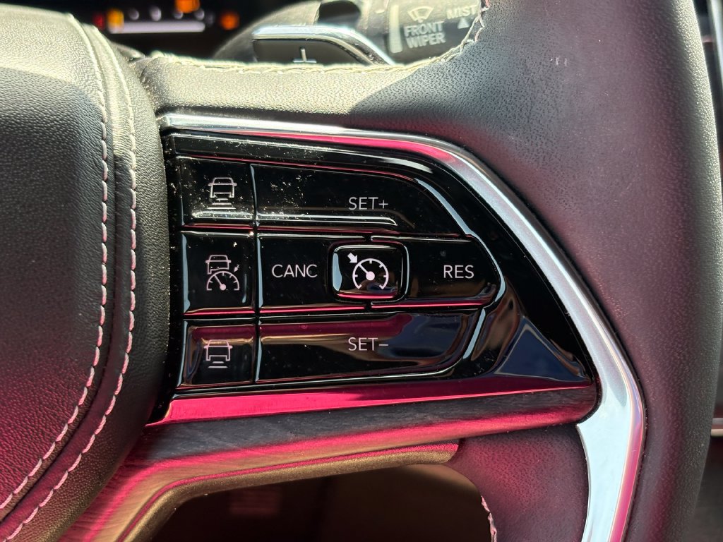 Used 2023 Jeep Grand Cherokee L Overland w/ Luxury Tech Group IV AWD/4WD image 43