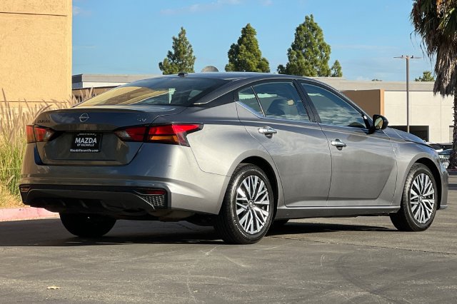 Used 2024 Nissan Altima 2.5 SV FWD image 4