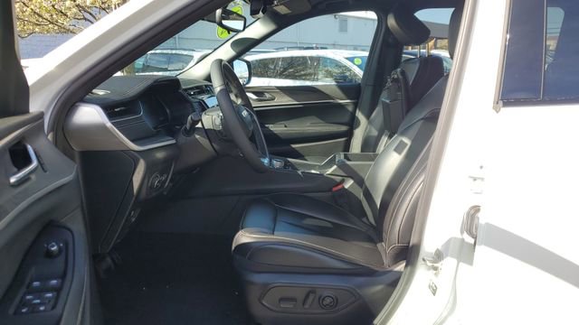 Certified 2024 Jeep Grand Cherokee L Limited w/ Black Appearance Package AWD/4WD image 5