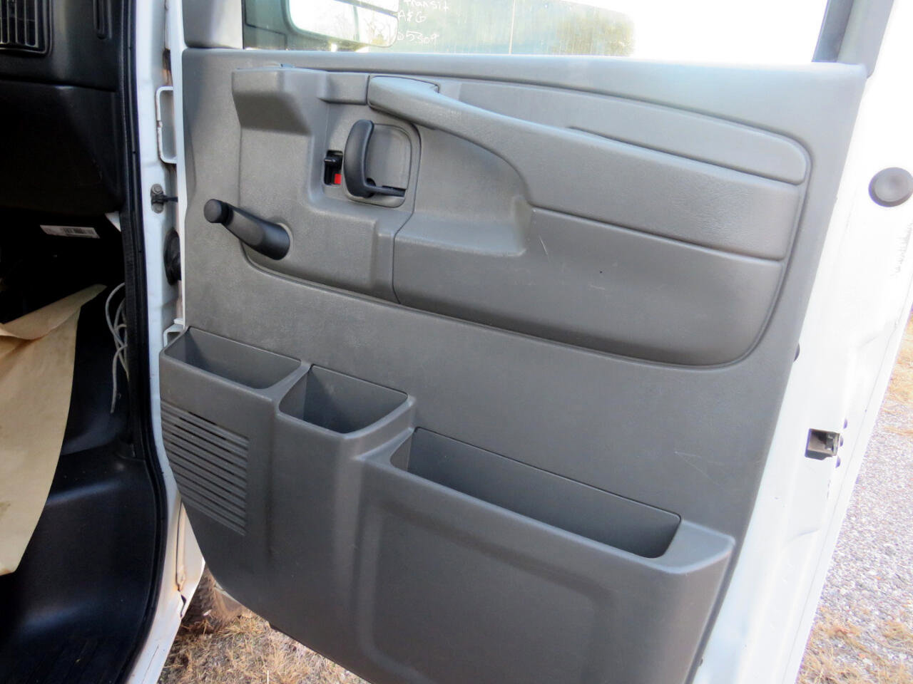 Used 2011 Chevrolet Express 2500 image 35