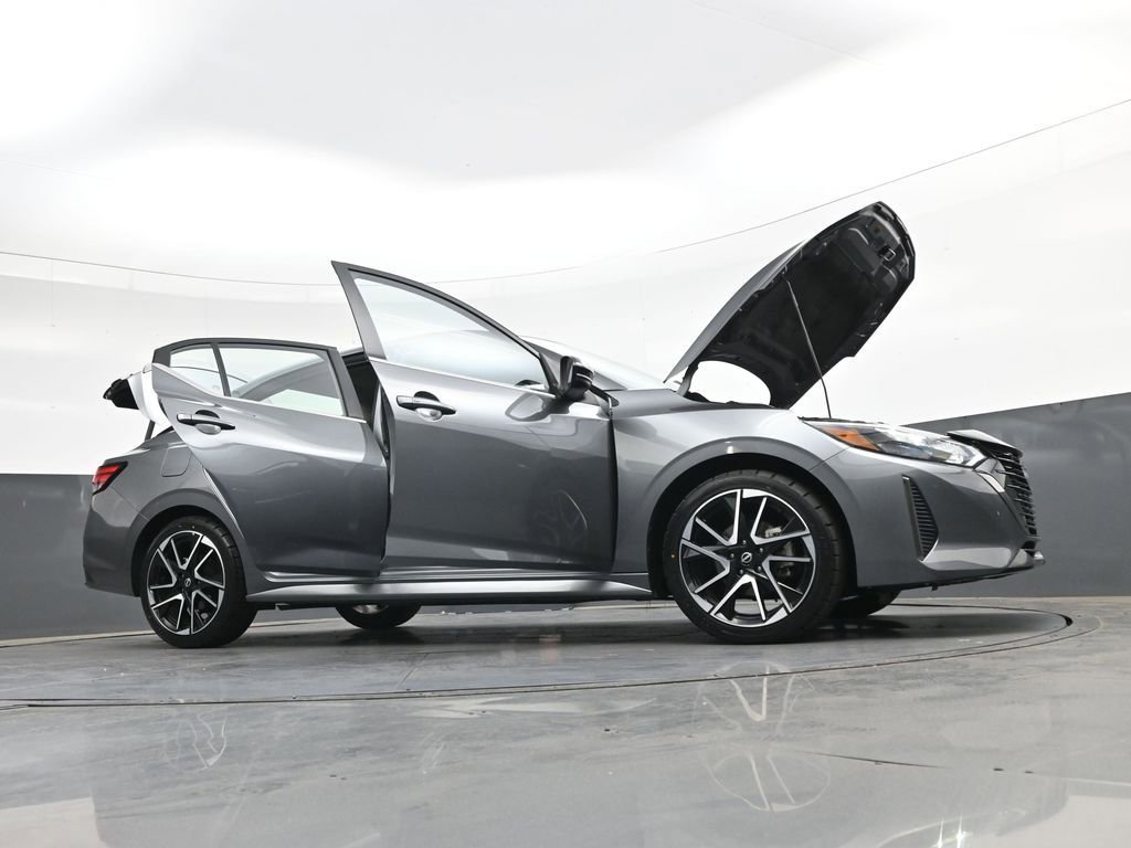 Used 2025 Nissan Sentra SR FWD image 43