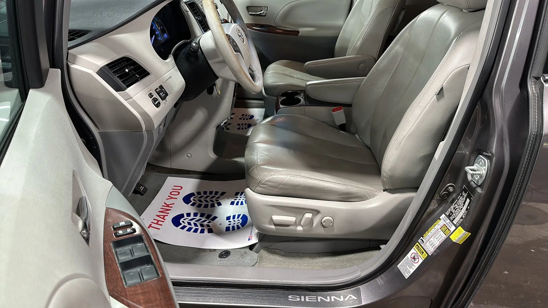 Used 2014 Toyota Sienna XLE FWD image 9