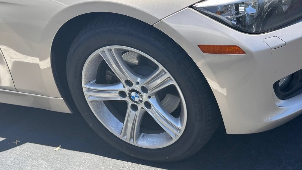 Used 2013 BMW 328i xDrive Sedan AWD/4WD image 4