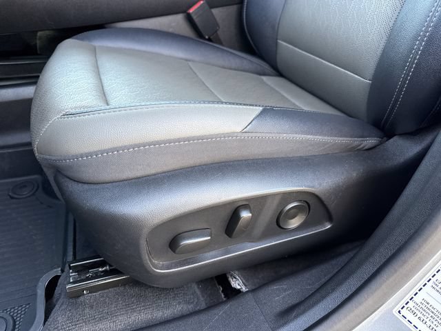 Used 2025 Chevrolet Equinox LT w/ Convenience Package II FWD image 40