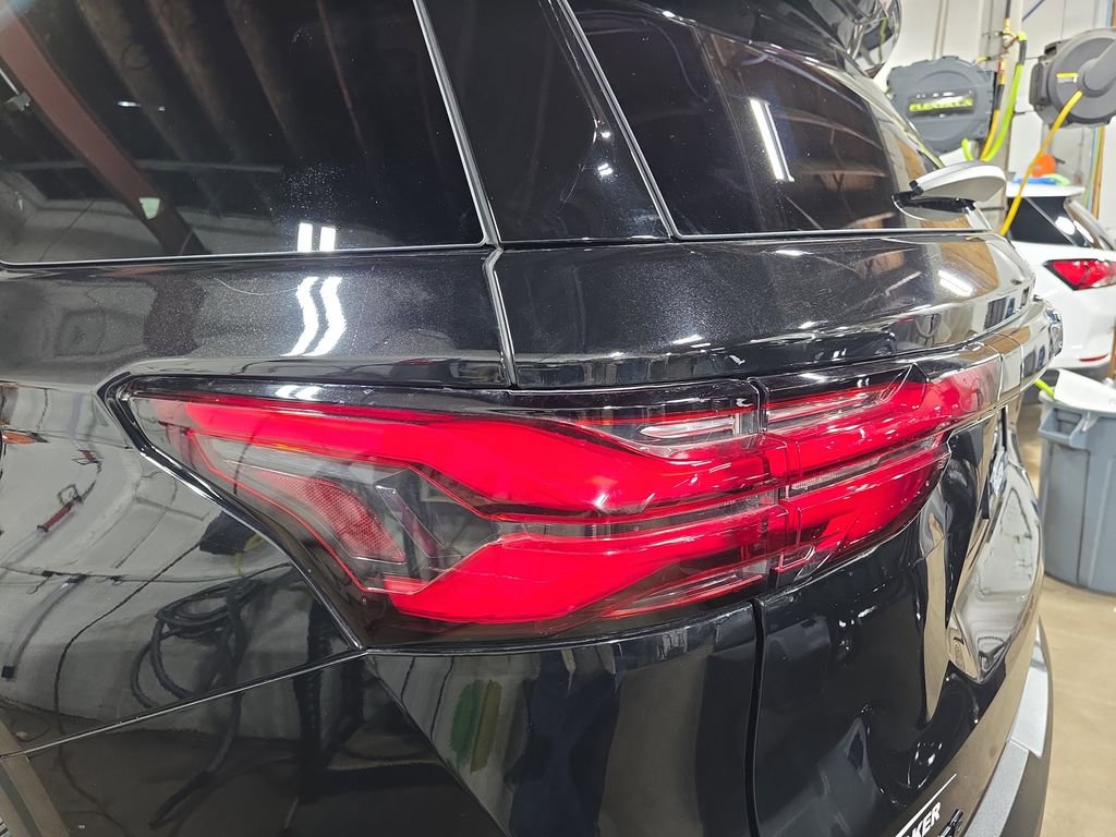 Used 2023 Chevrolet Traverse RS w/ LPO, Floor Liner Package image 37
