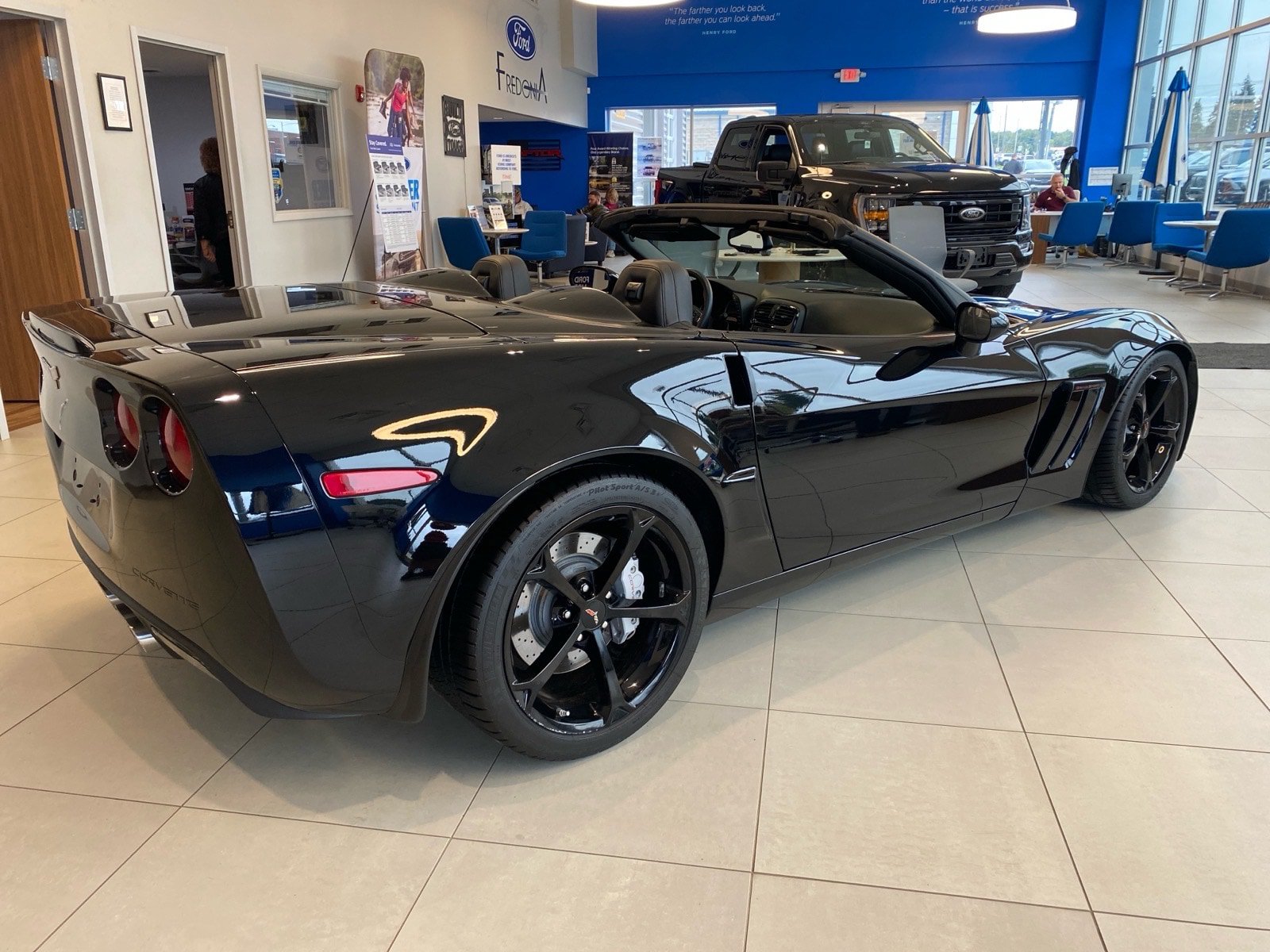Used 2013 Chevrolet Corvette Grand Sport w/ 3LT Preferred Equipment Group RWD image 6