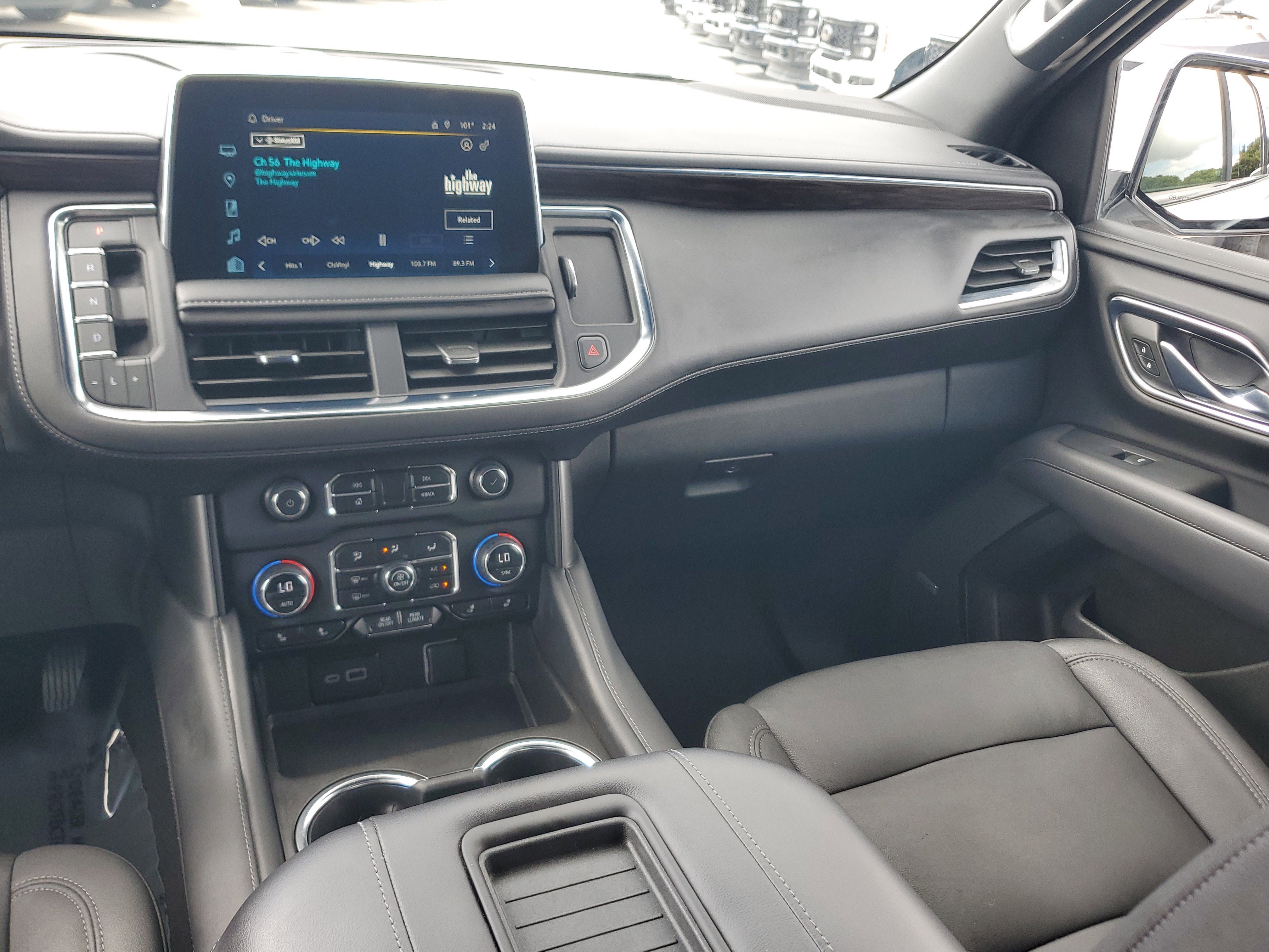 Used 2023 Chevrolet Suburban Z71 w/ Luxury Package AWD/4WD image 19