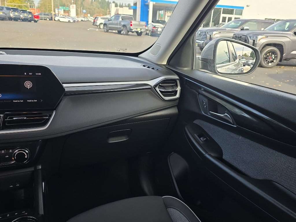 Certified 2025 Chevrolet TrailBlazer LT w/ Driver Confidence Package image 21