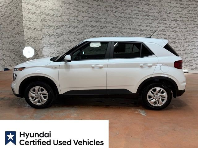 Certified 2025 Hyundai Venue SE image 4