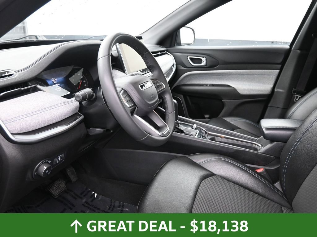 Used 2024 Jeep Compass Latitude image 31