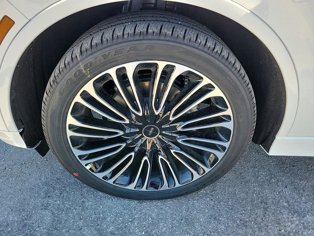 New 2025 Lincoln Aviator Black Label image 25