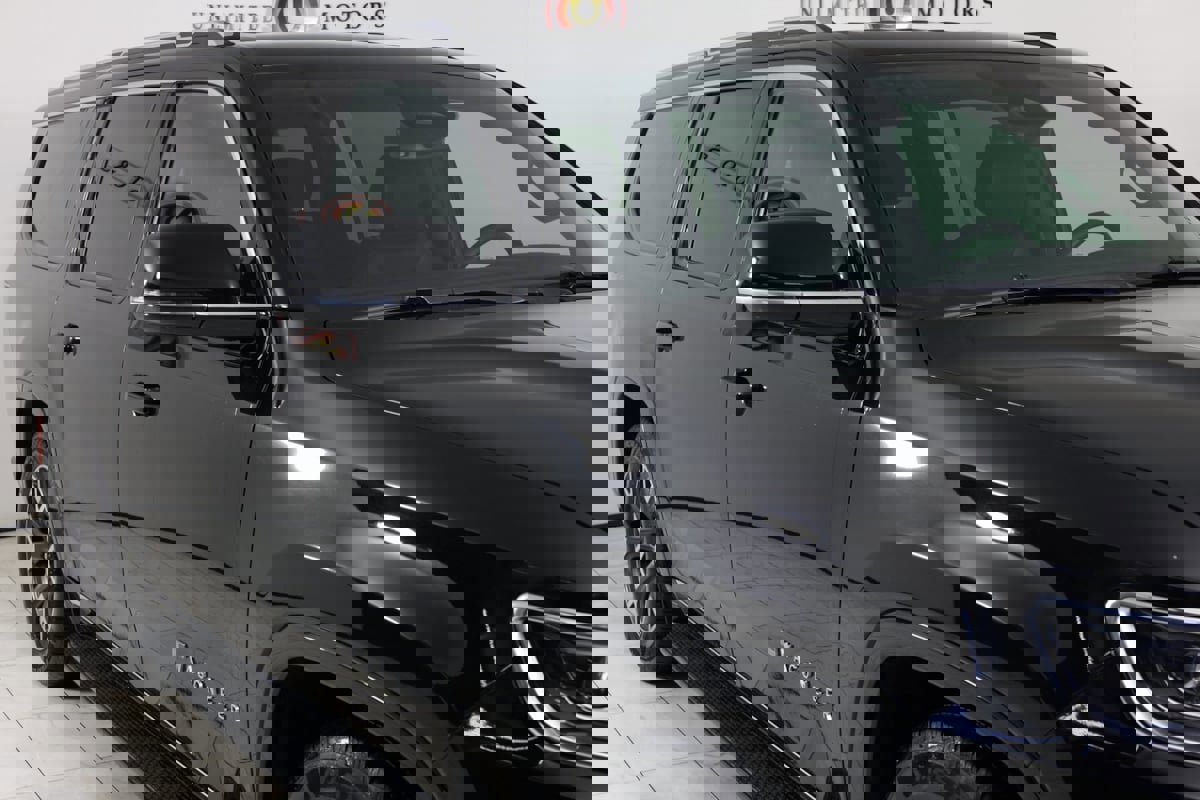 Used 2024 Jeep Wagoneer L Series III w/ Flexible Seating Group image 39