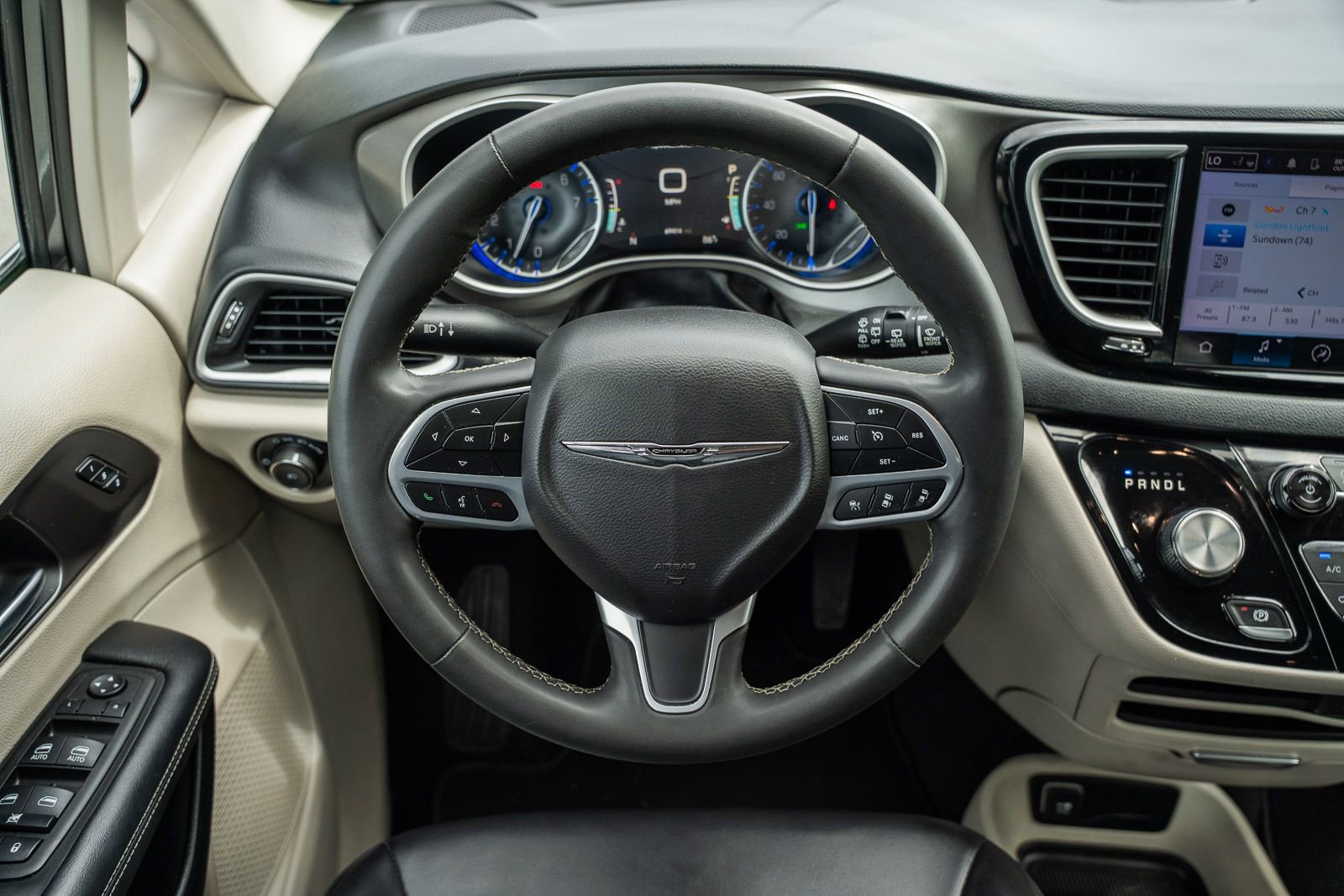 Used 2023 Chrysler Pacifica Touring-L FWD image 32