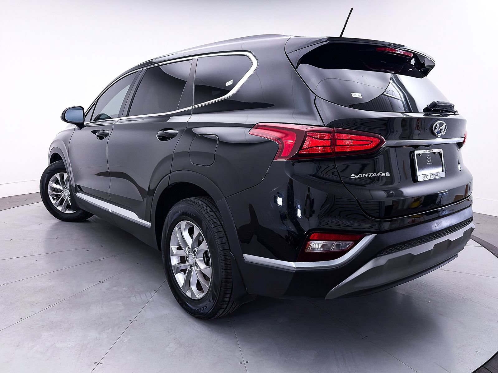 Used 2020 Hyundai Santa Fe SE FWD image 2