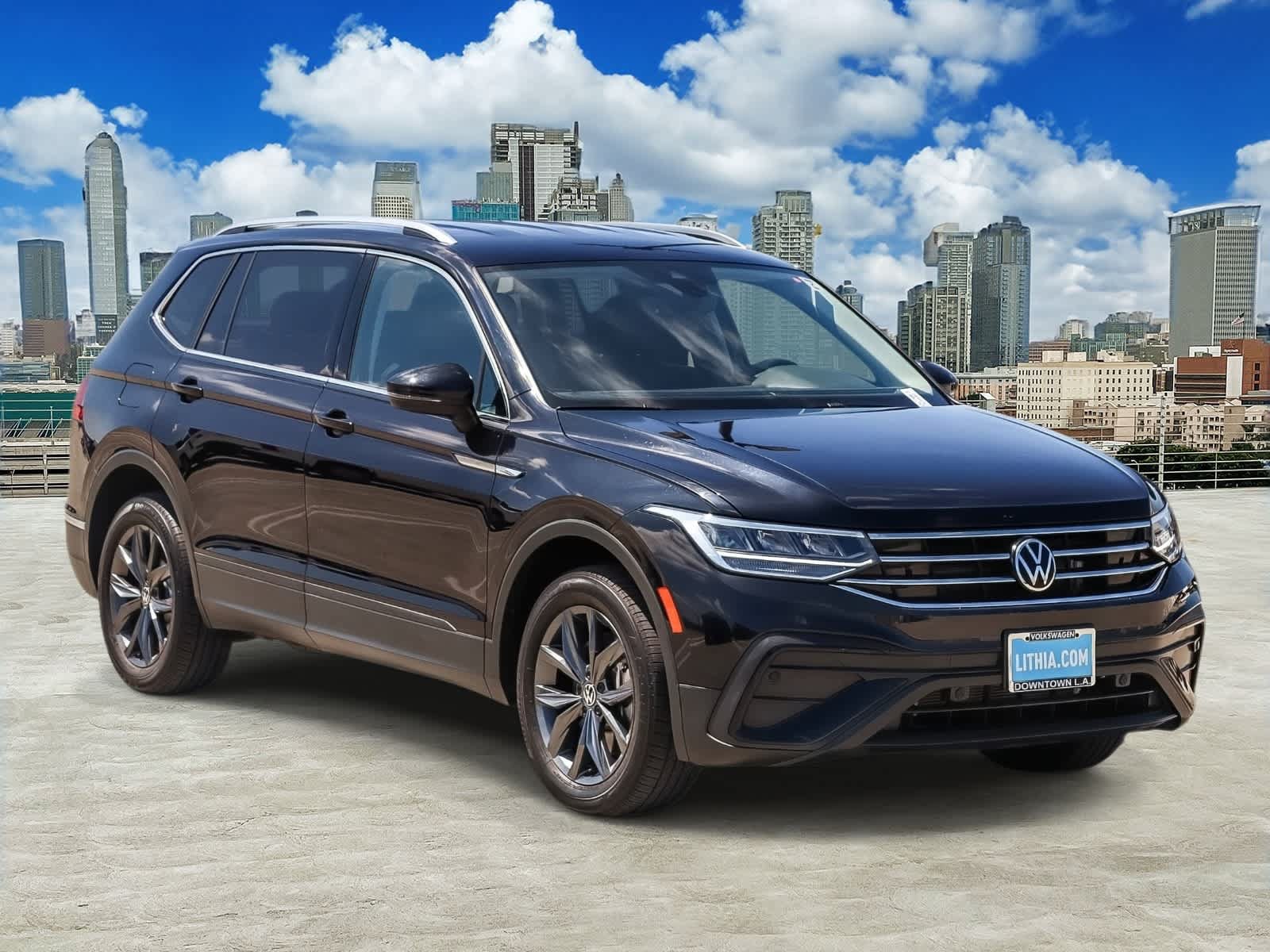 Certified 2022 Volkswagen Tiguan SE FWD image 3