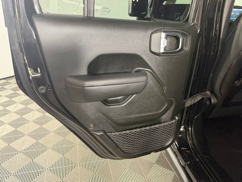 Used 2025 Jeep Wrangler Unlimited Rubicon 4xe w/ Safety Group AWD/4WD image 26
