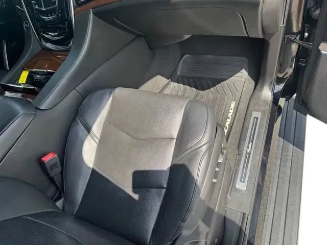 Used 2019 Cadillac Escalade Premium Luxury w/ Escalade Sport Edition AWD/4WD image 14
