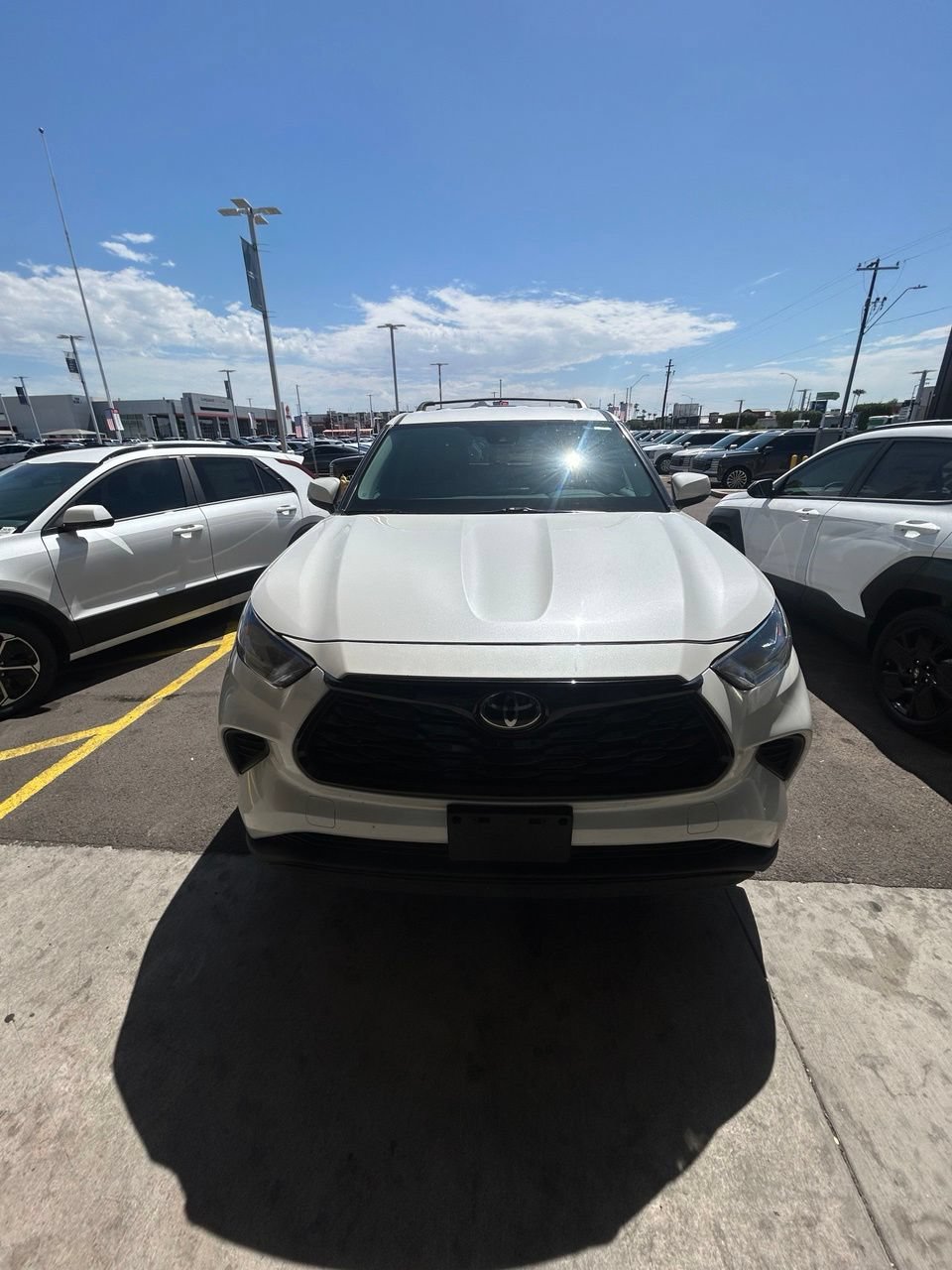 Used 2021 Toyota Highlander L FWD image 2