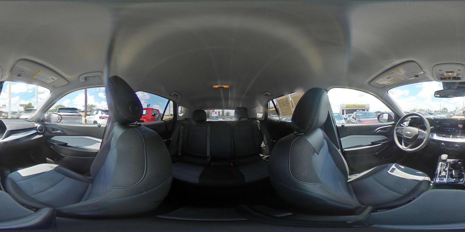 Used 2025 Chevrolet Trax LT FWD image 41