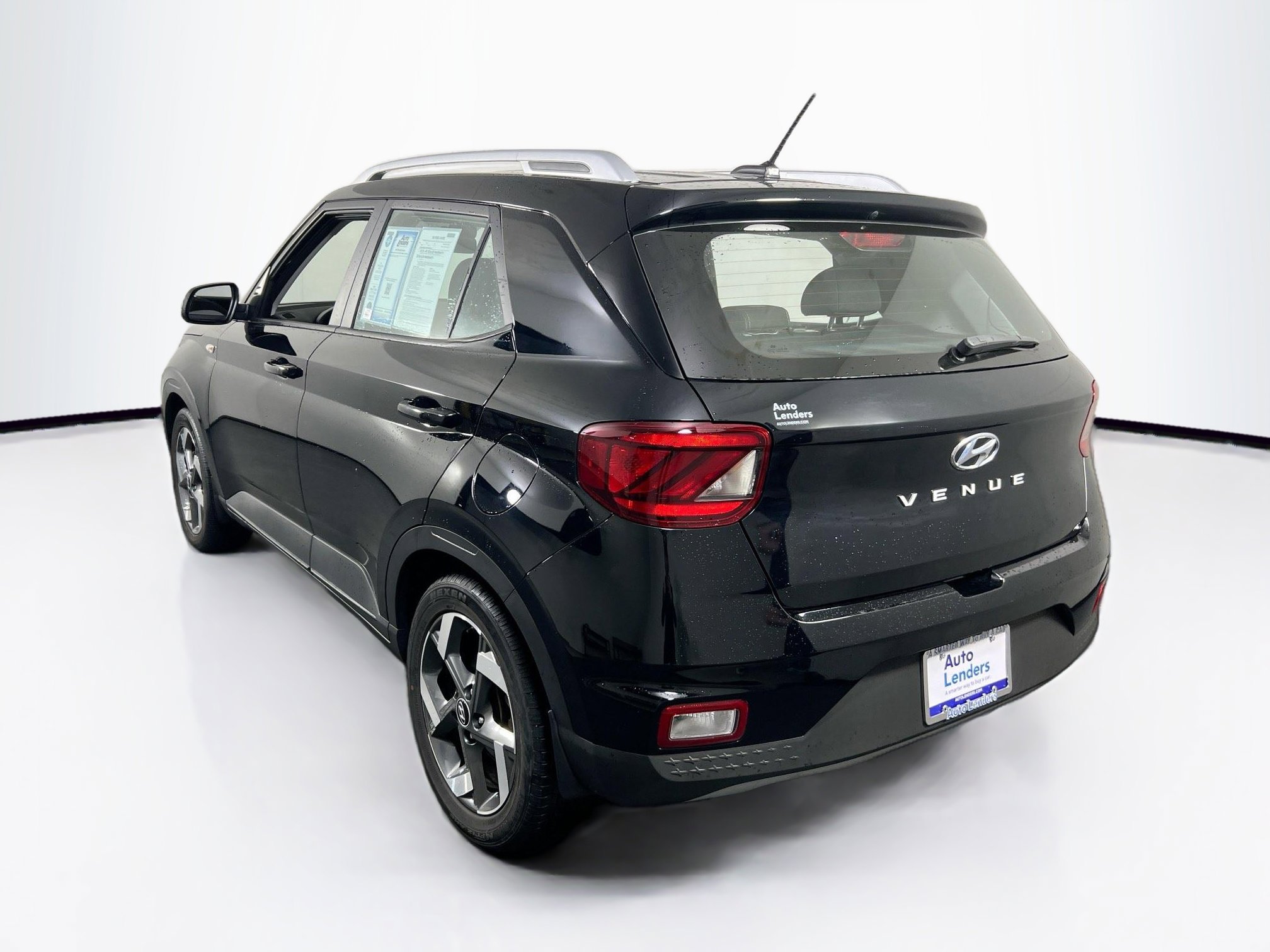 Used 2023 Hyundai Venue SEL image 7