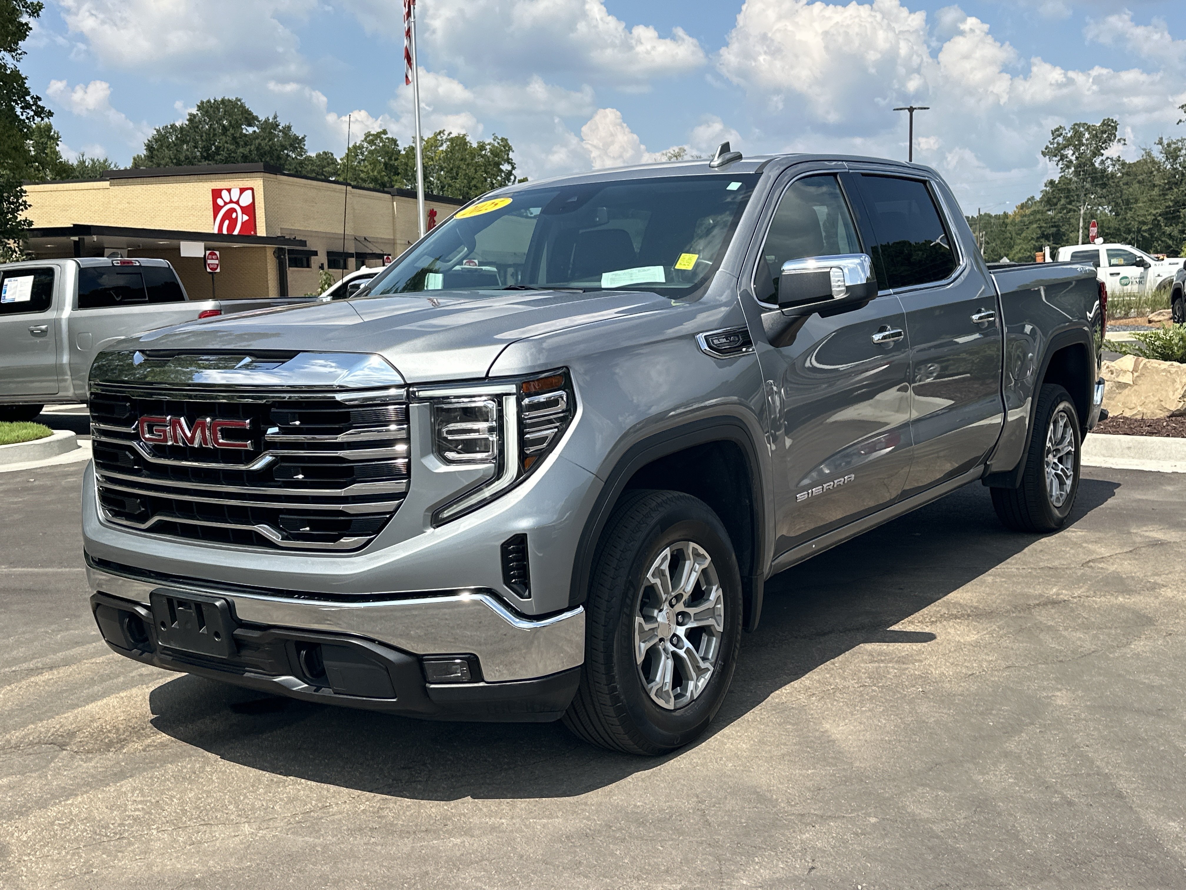 Used 2025 GMC Sierra 1500 SLT AWD/4WD image 4