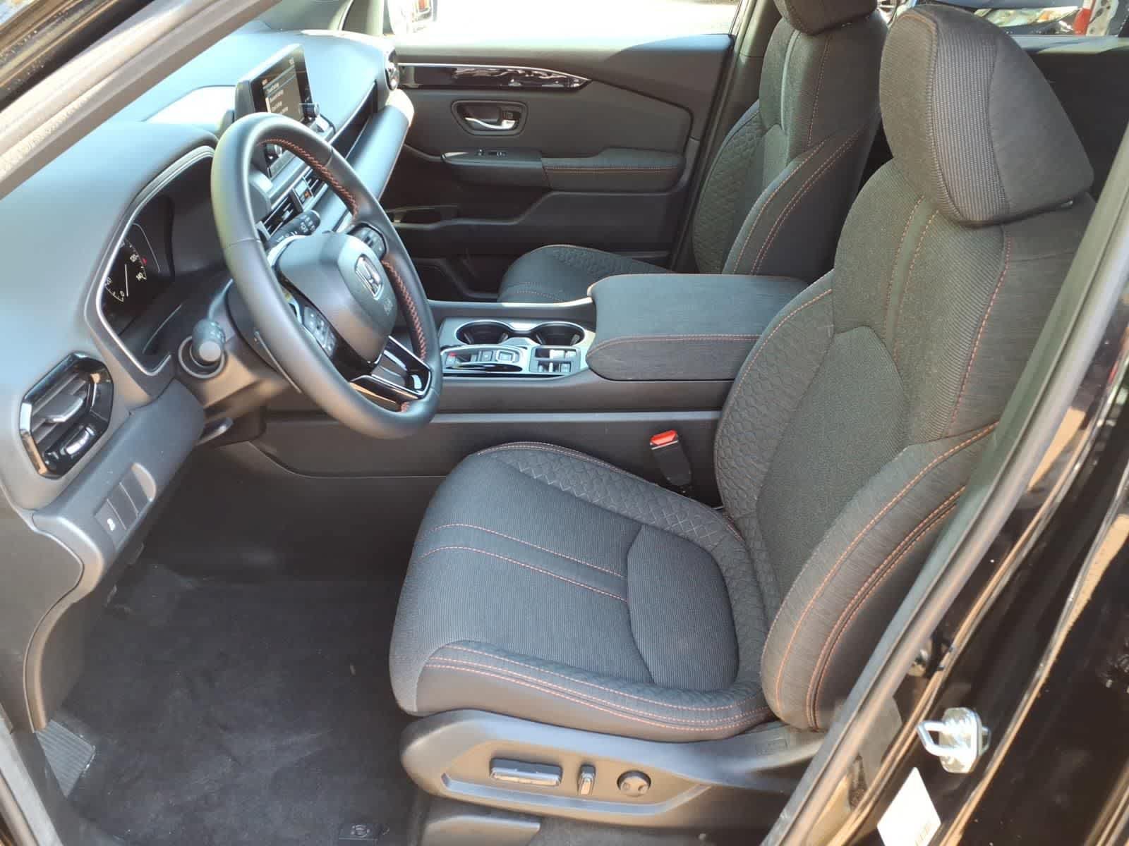 Used 2025 Honda Pilot Sport image 16