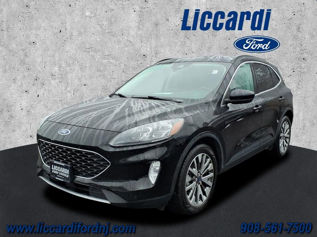 Certified 2022 Ford Escape Titanium image 3