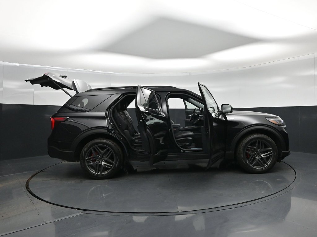 Certified 2026 Ford Explorer ST-Line w/ ST-Line Street Pack AWD/4WD image 4