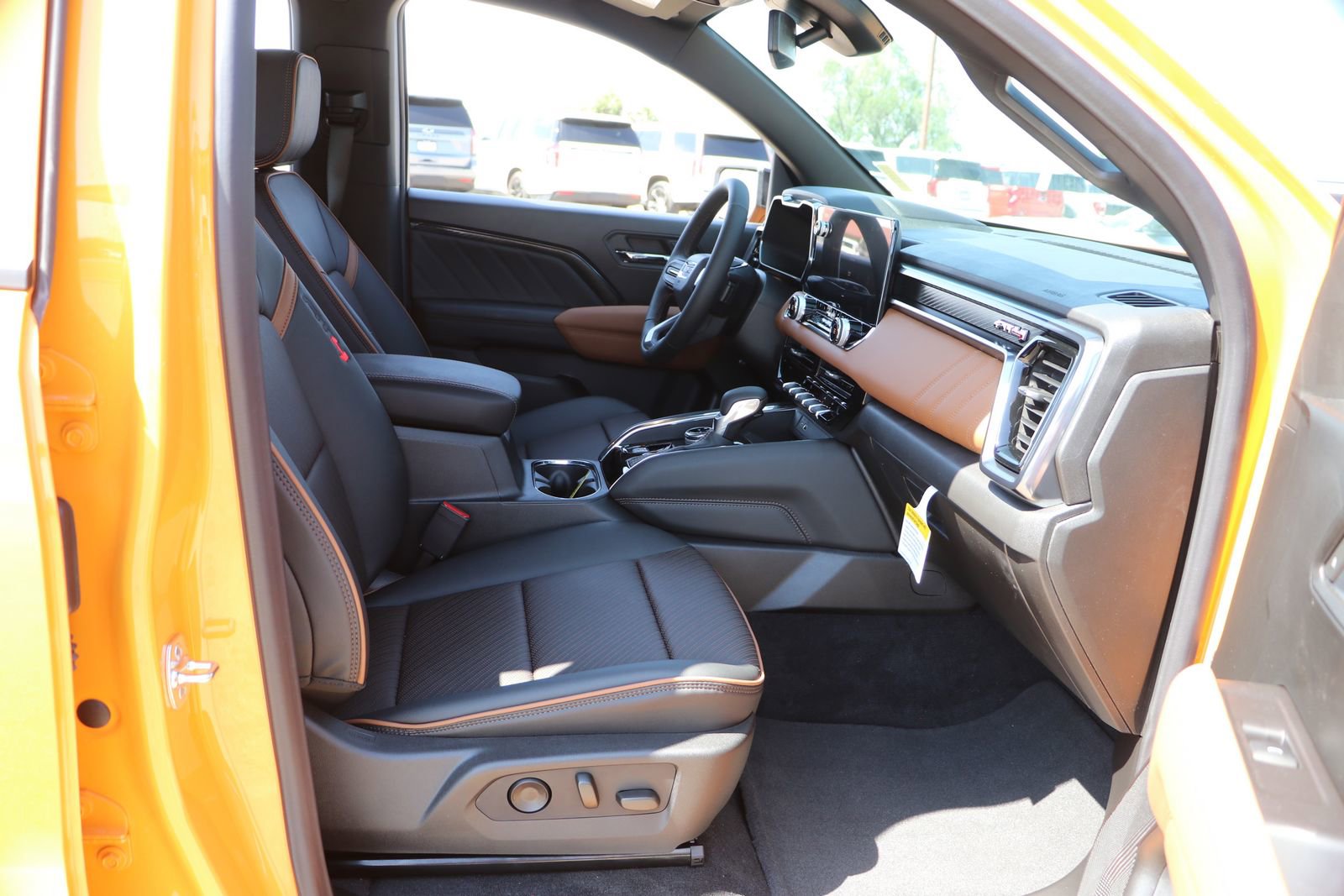 New 2025 GMC Canyon AT4 w/ AT4 Premium Package image 32