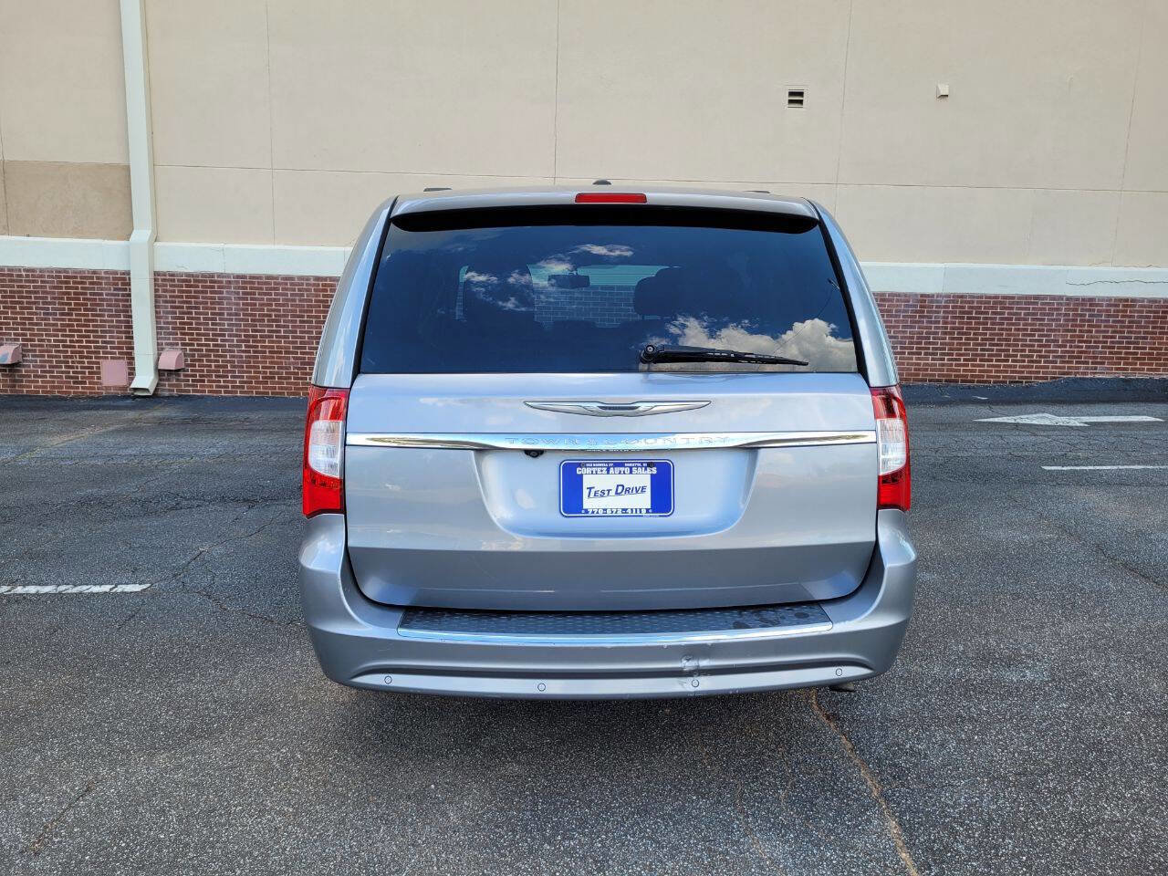 Used 2014 Chrysler Town & Country Touring-L w/ Driver Convenience Group image 19