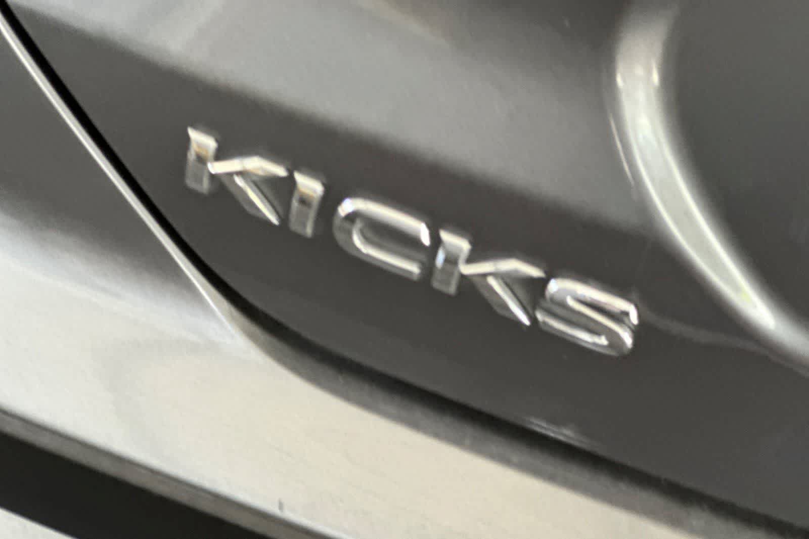 Used 2021 Nissan Kicks SR w/ Interior Electronics Package FWD image 17