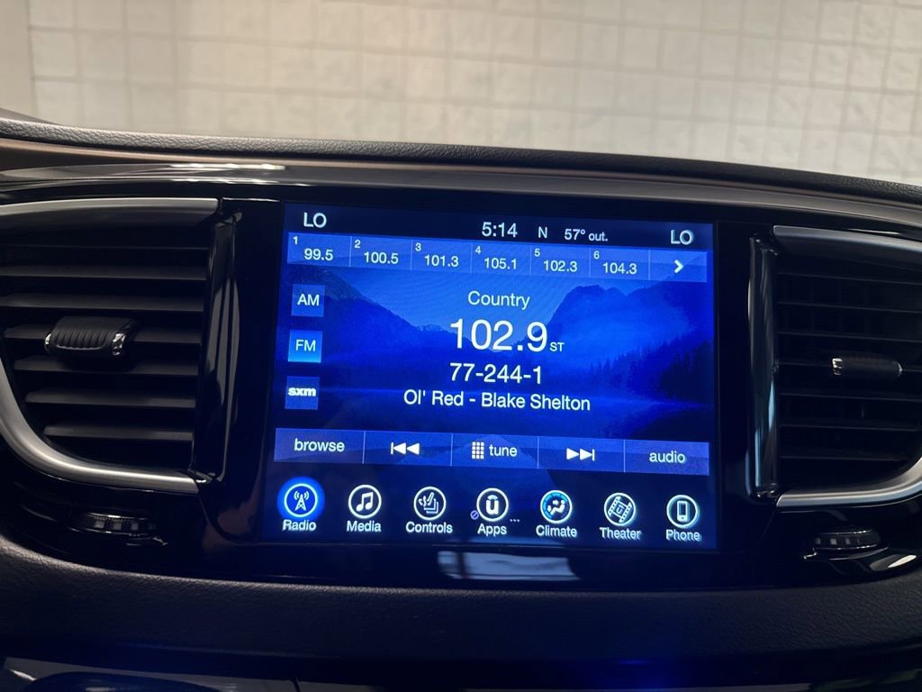 Used 2017 Chrysler Pacifica Touring-L Plus FWD image 14