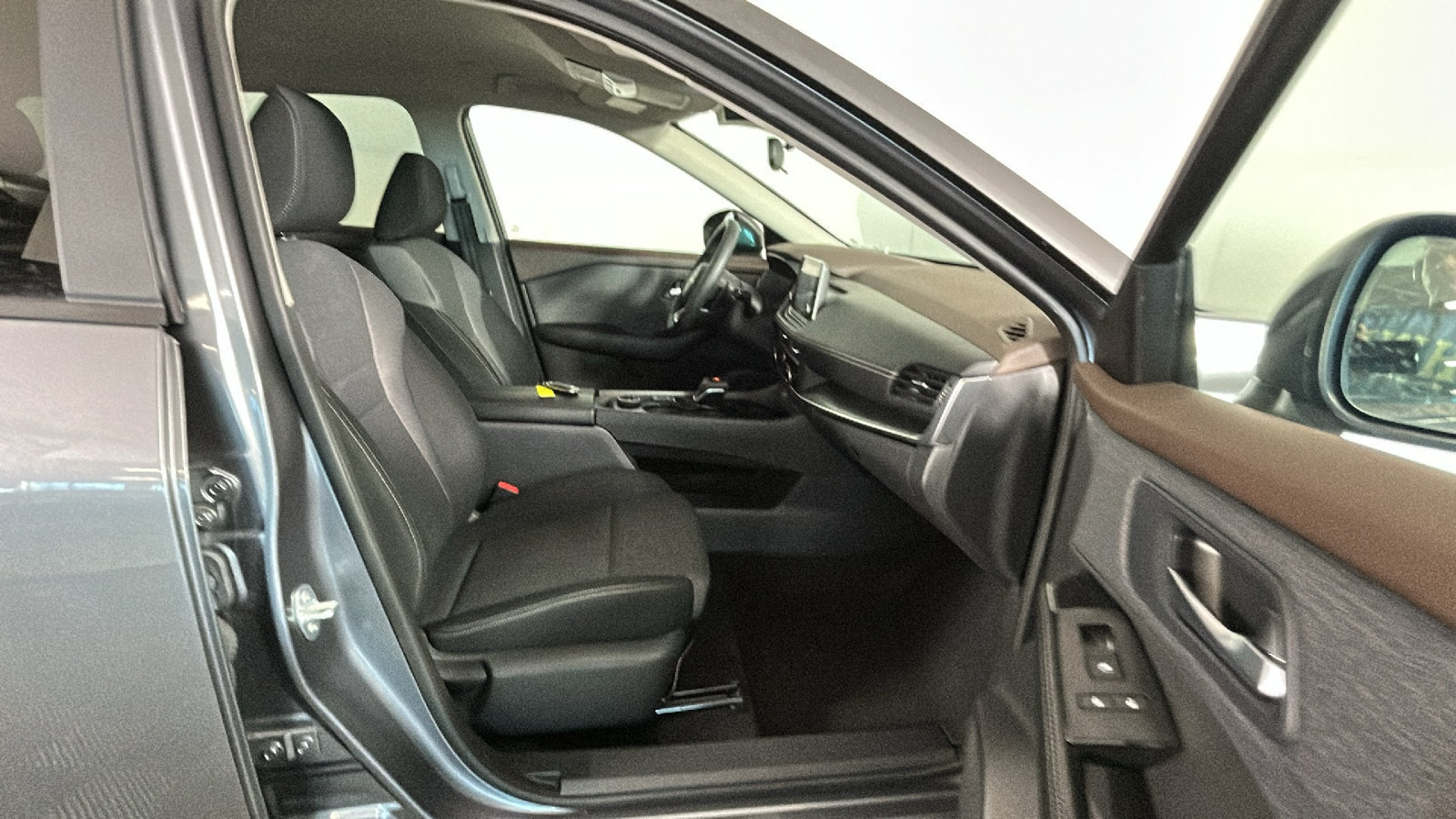 Used 2023 Nissan Rogue SV AWD/4WD image 37