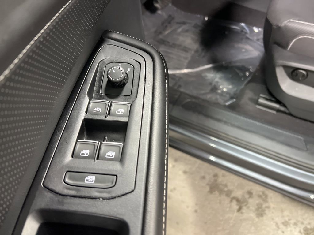 Used 2024 Volkswagen Atlas Cross Sport SE image 21