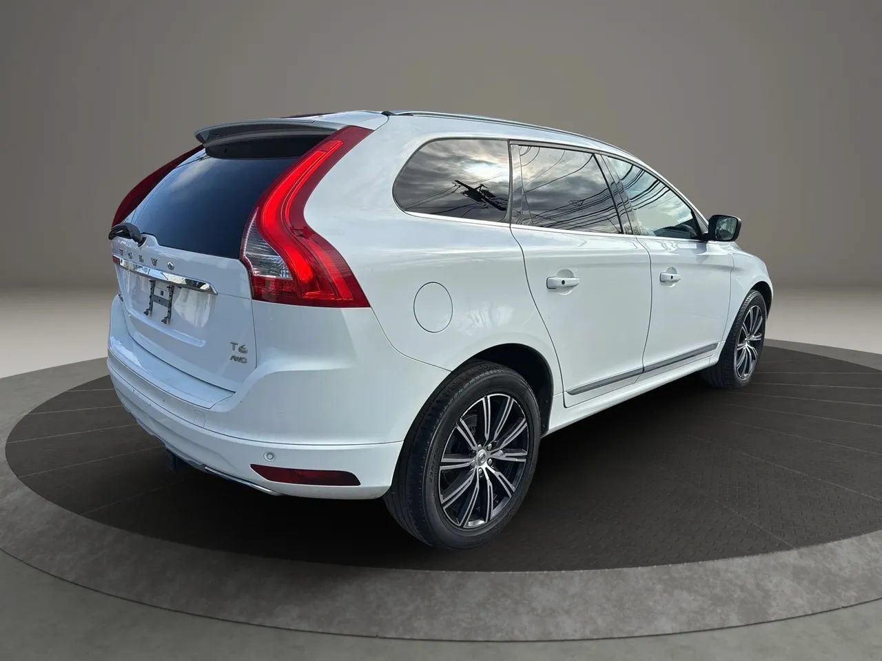 Used 2017 Volvo XC60 T6 Inscription w/ Preferred Option Package AWD/4WD image 5