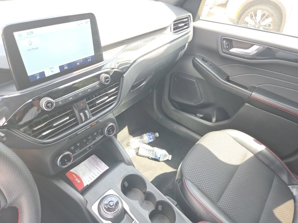 Used 2025 Ford Escape ST-Line image 4