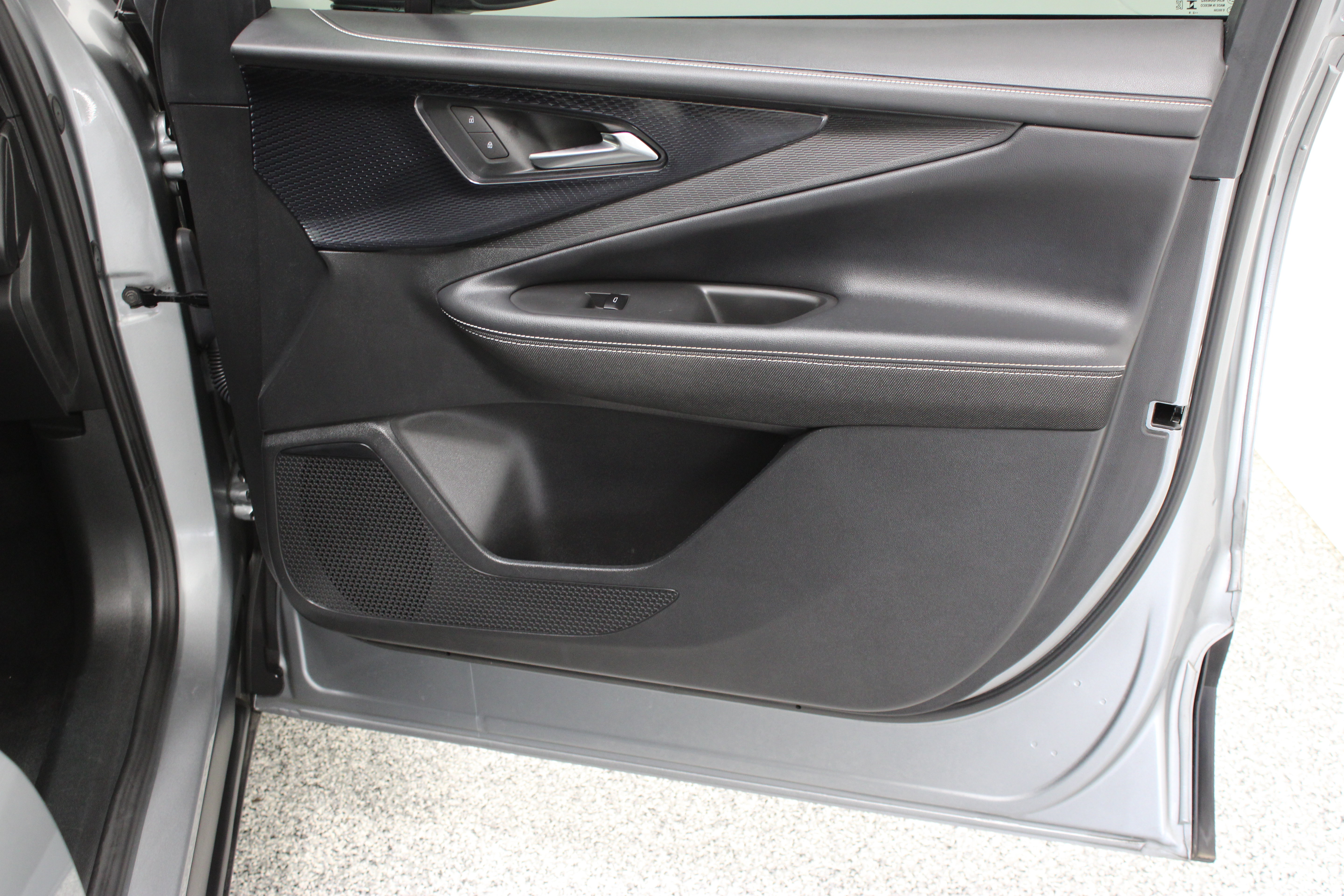Used 2025 Chevrolet Blazer EV LT FWD image 35