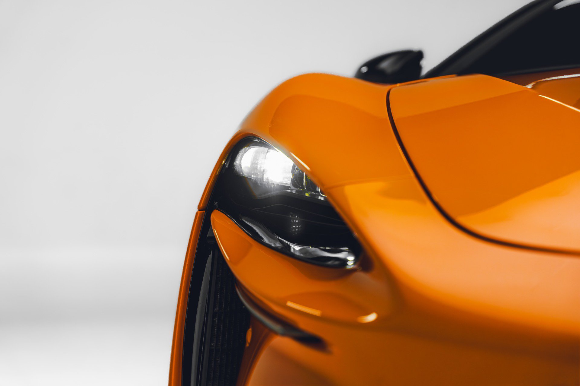 Used 2023 McLaren Artura RWD image 29