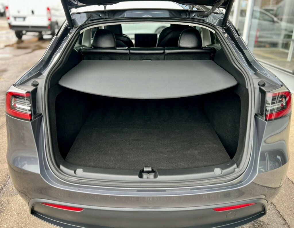 Used 2023 Tesla Model Y Performance image 7