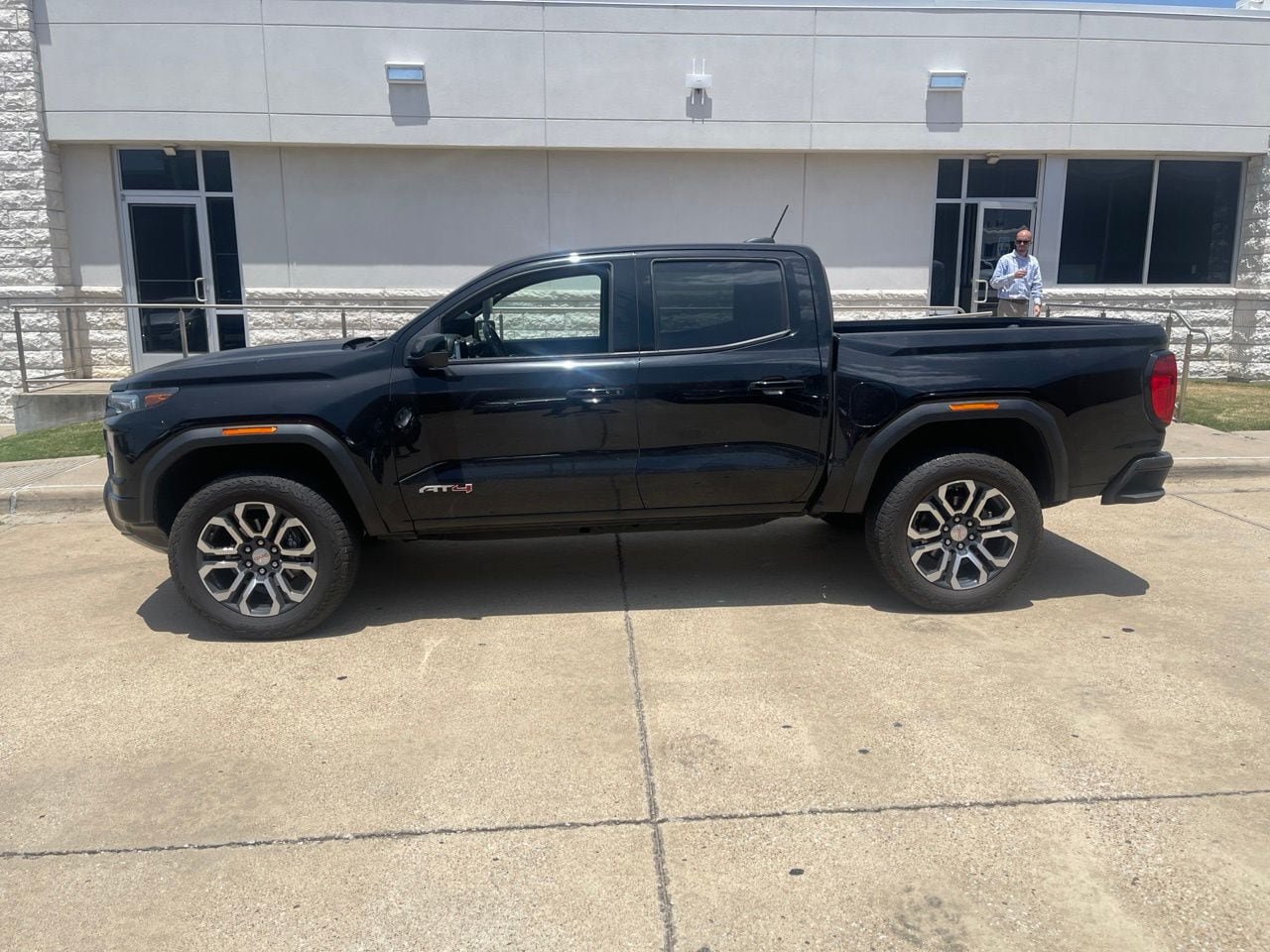 Used 2023 GMC Canyon AT4 w/ AT4 Premium Package AWD/4WD image 3
