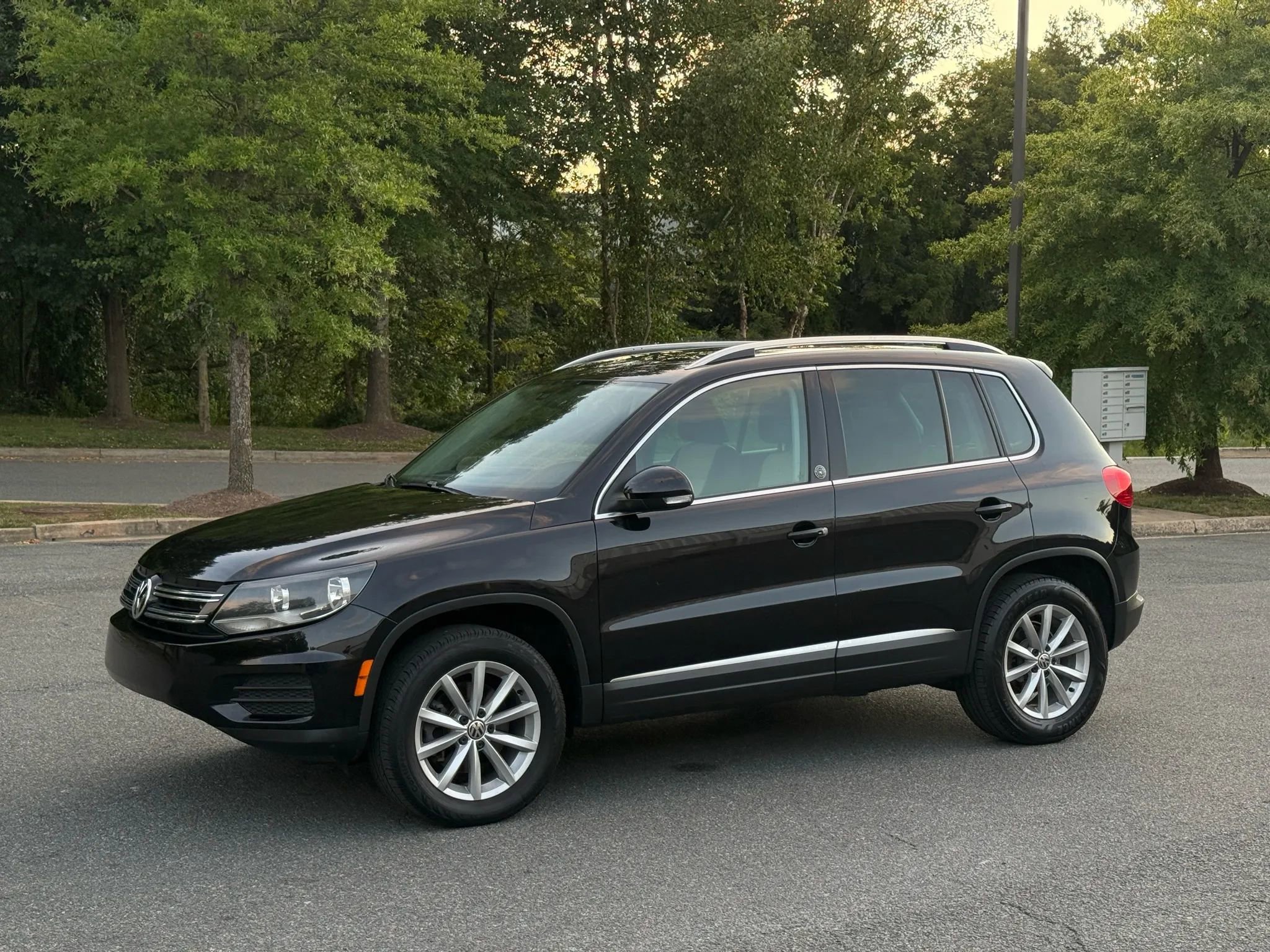Used 2017 Volkswagen Tiguan Wolfsburg Edition image 9