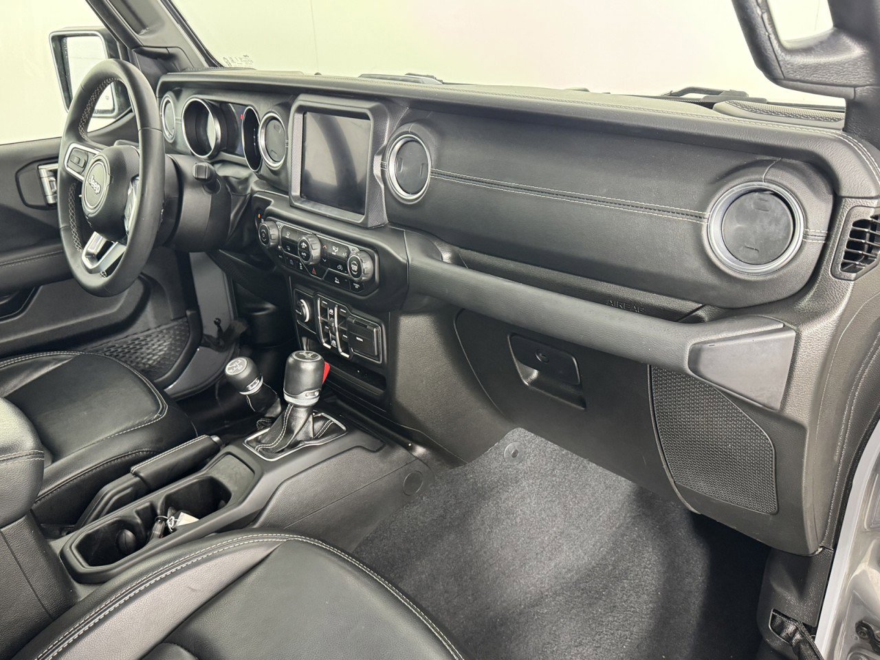 Used 2023 Jeep Wrangler Sahara image 9