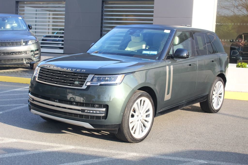 Used 2024 Land Rover Range Rover SE image 1