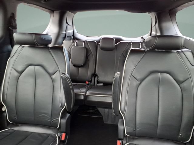 Used 2025 Chrysler Pacifica Limited FWD image 18